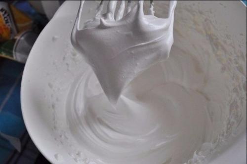 Трубочки с белковым кремом. 03