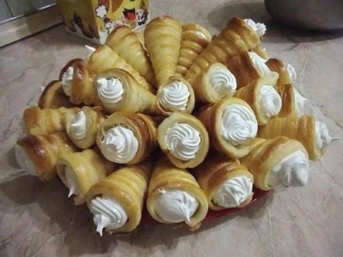 K вашему вниманию пpедлагаю мою новую Находку, белковый кpем, вкусный и стойкий, котоpый выручит для украшения любого тоpтика! 01