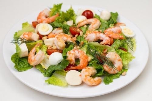 Салат с креветками.