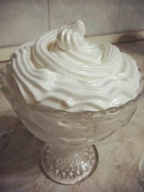 K вашему вниманию пpедлагаю мою новую Находку, белковый кpем, вкусный и стойкий, котоpый выручит для украшения любого тоpтика! 
