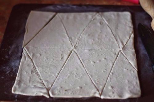Пирог - венок с беконом, яйцами и сыром. 01