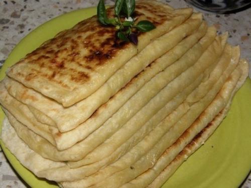 Турецкая лепешка с начинкой.