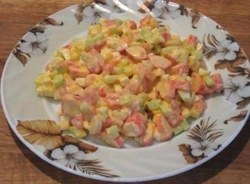 Салат из крабовыми палочками. 01