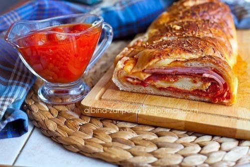 Стромболи / пицца в рулете.