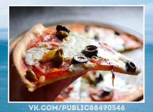 Невероятно вкусно.  Тонкая основа для пиццы.