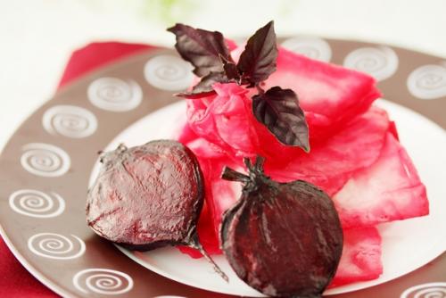 Квашеная капуста со свеклой по-кавказски.