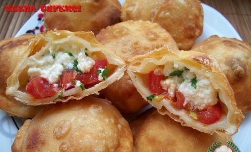 Пирожки бомбочки - лучше чем чебуреки. Пирожки бомбочки - лучше чем чебуреки.