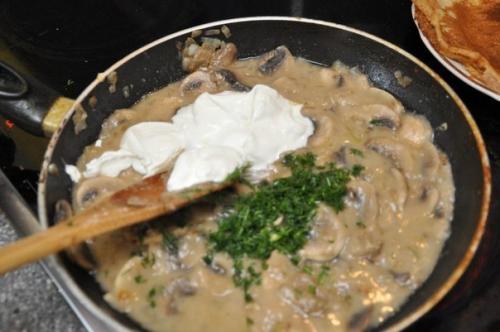 Картофельные котлеты с грибной подливкой. 05