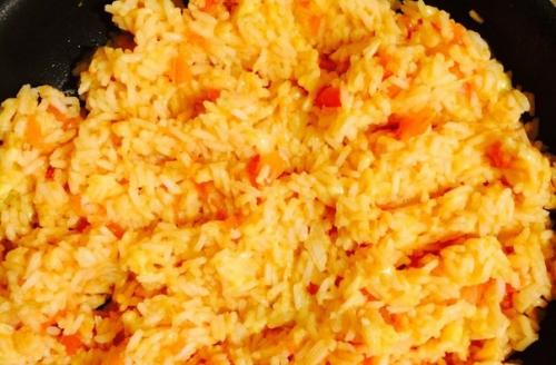 Самый вкусный рис с сыром и помидорами.