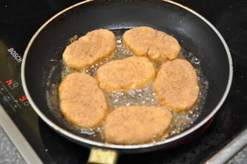 Картофельные котлеты с грибной подливкой. 03