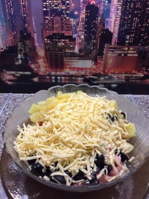 Салат с ветчиной и ананасами. 04