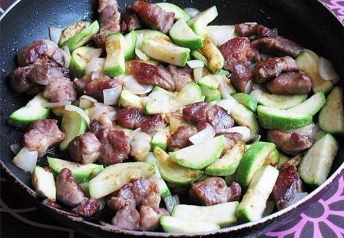 Свинина с кабачками. 04