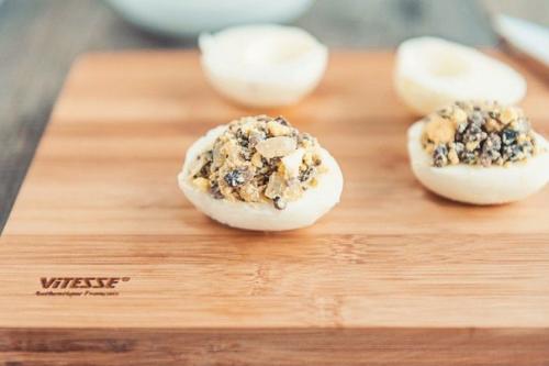 Фаршированные яйца.  Ингредиенты: 06