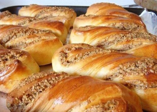 Ореховые булочки.

Такие нежные и домашние, ароматные и манящие булочки никого не оставят равнодушными? 

