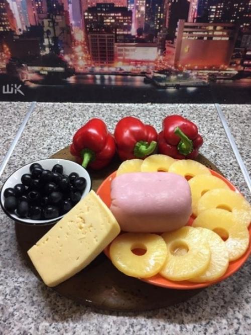 Салат с ветчиной и ананасами. 01