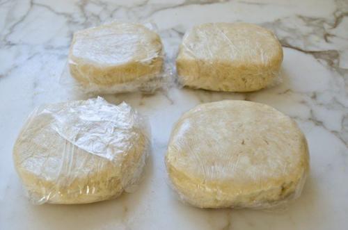 Рогалики с орешками и изюмом. 04