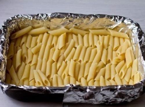 Запеканка по-неаполитански.  Фактически эта запеканка - ленивая лазанья, в которой вместо специальных листов используются макароны. 06