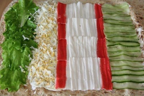 Рулет из лаваша с крабовыми палочками и огурцом. 03
