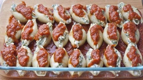 Фаршированные ракушки.  Ингредиенты: 02