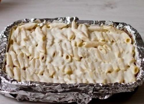 Запеканка по-неаполитански.  Фактически эта запеканка - ленивая лазанья, в которой вместо специальных листов используются макароны. 08