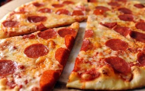 Пицца пепперони.  Ингредиенты: 01