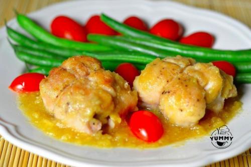 Голень цыплят с сыром и ананасом.