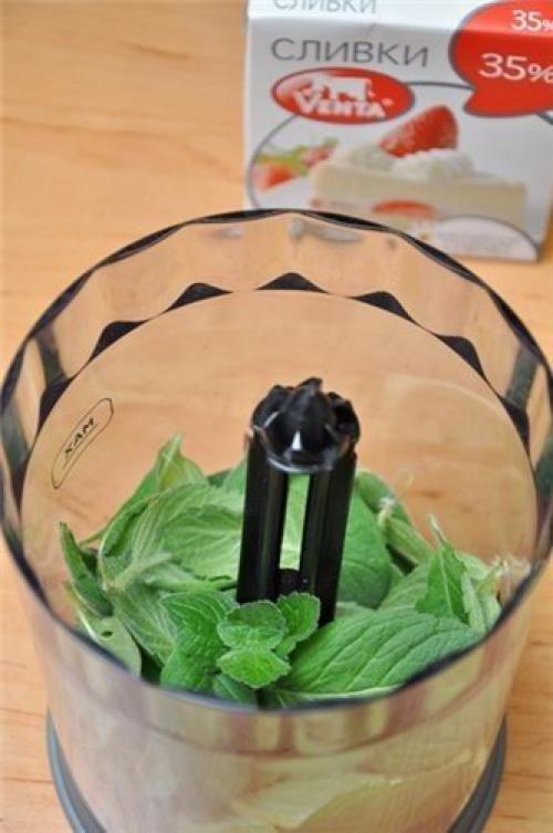 Шоколадный торт с мятно - сливочным кремом. 05