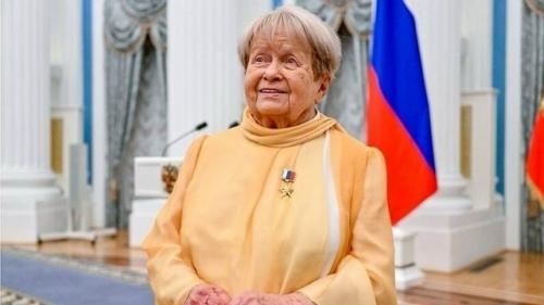 На днях великой Александре Пахмутовой, создательнице бессмертной композиции Надежда, исполнилось 96 лет! 01