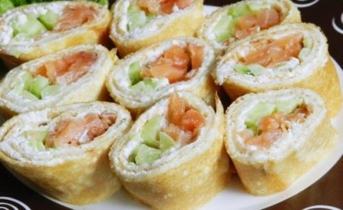 Блины с семгой и творожным сыром.