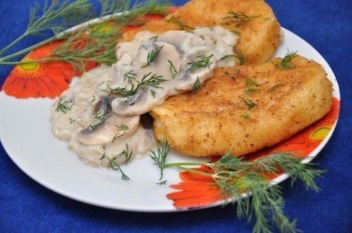 Котлетосики из картофеля с грибным соусом.