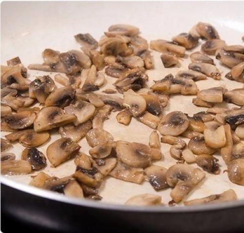 Куриное Филе с грибами в сливочно - сырном соусе. 04