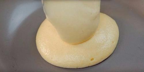 Золотые оладушки. Пока они готовились, мои чуть с ума от аромата не сошли. 05