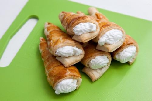 Трубочки с белковым кремом. Трубочки с белковым кремом.