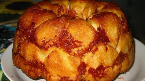 Обезьяний хлеб с сыром и чесноком.