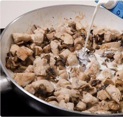 Куриное Филе с грибами в сливочно - сырном соусе. 06