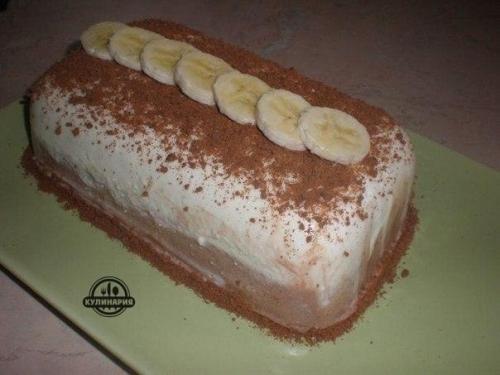 Творожный десерт с бананом.