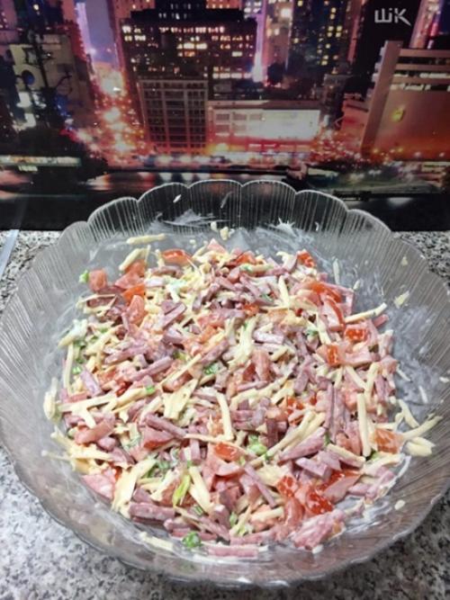 Салат Восточный. Сытный, вкусный и очень аппетитный.