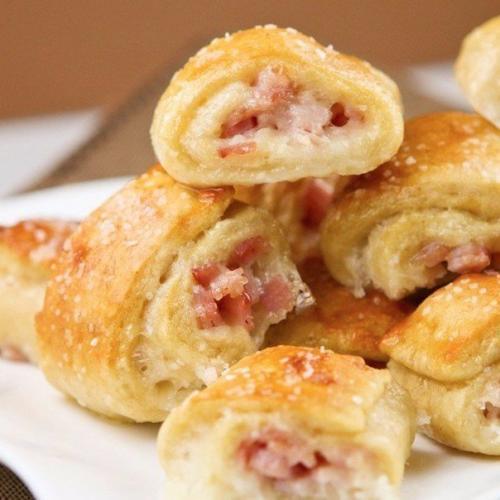 Слойки с ветчиной и моцареллой. 01