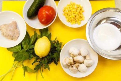 Салат с куриным филе и овощами. 01