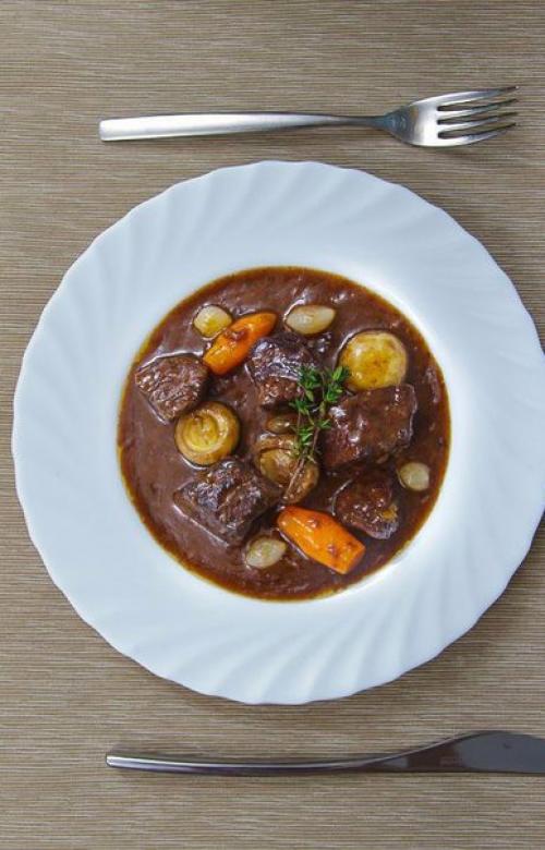 Говядина по-бургундски.  Ингредиенты: