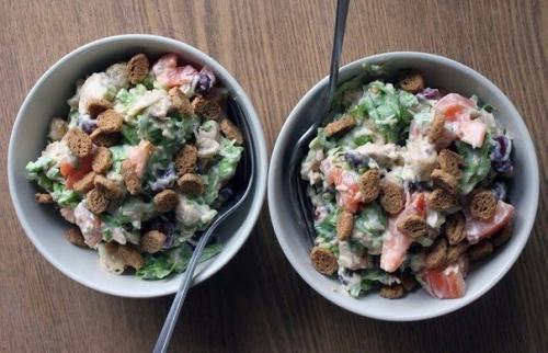 Сытный салат с куриной грудкой. 01