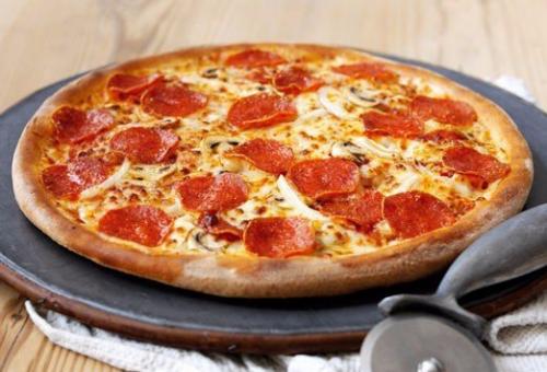 Пицца Пепперони.  Ингредиенты: