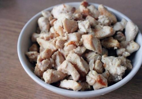 Сытный салат с куриной грудкой. 05