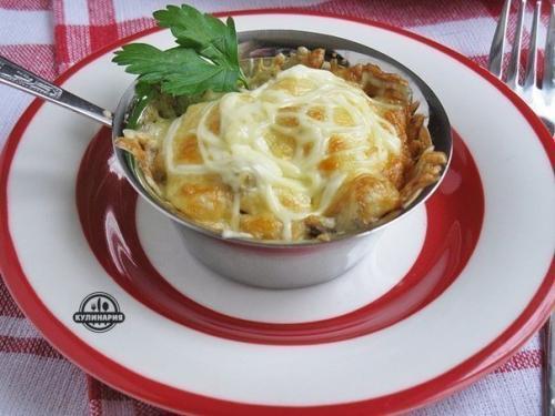 Жюльен из курицы с грибами.