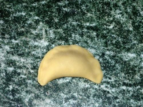 Сурья намаскар - очень известная техника в йоге, один из наиболее употребляемых методов для поддержания здоровья и энергичной активной жизни. 04