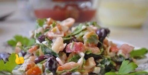 Простой и сытный салат.