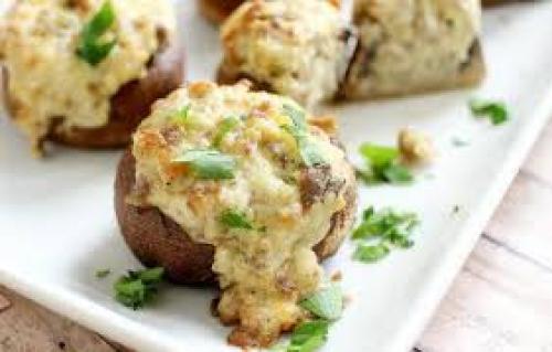 Шампиньоны с курицей и сыром.