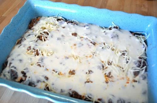 Классическая лазанья.   Классическая лазанья с мясным фаршем и соусом бешамель - это настоящая калорийная бомба, но какая вкусная! 03