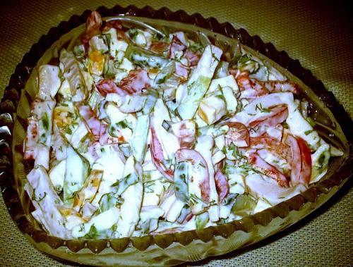 Салат София с копченым сыром.