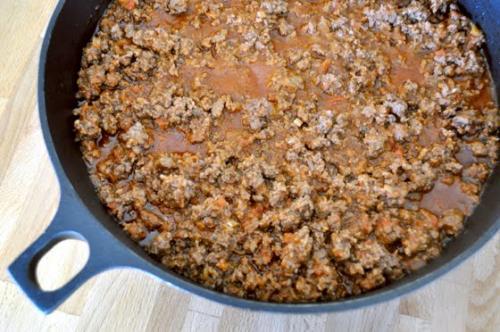 Классическая лазанья.   Классическая лазанья с мясным фаршем и соусом бешамель - это настоящая калорийная бомба, но какая вкусная! 02